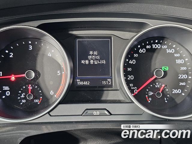 Volkswagen Tiguan — interior