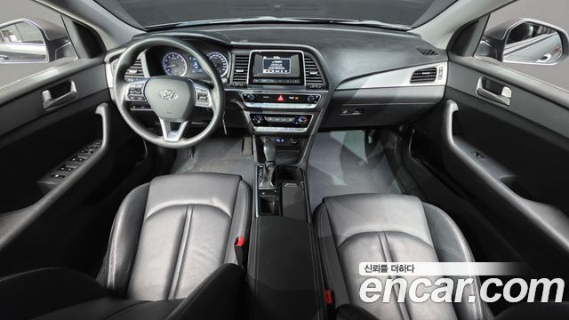 Hyundai Sonata — interior