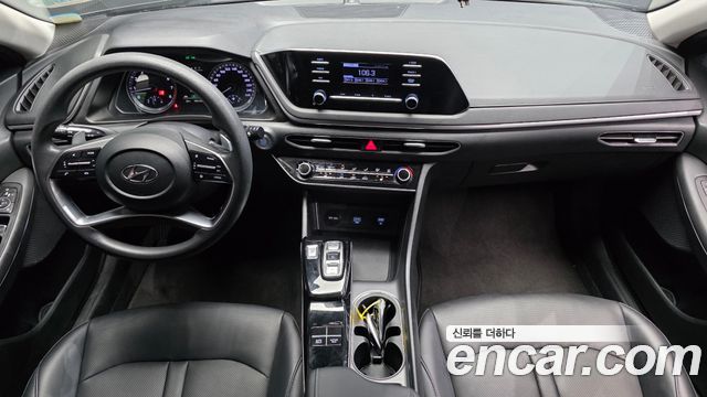 Hyundai Sonata — interior