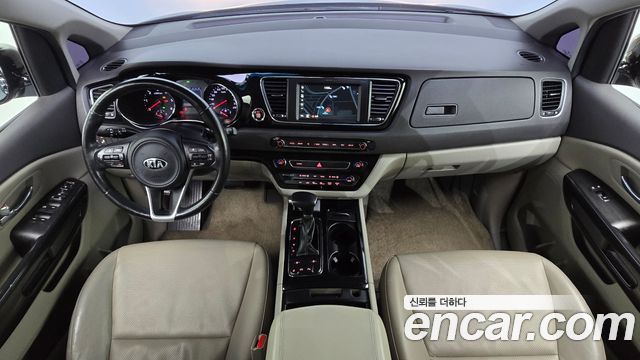 Kia Carnival — interior