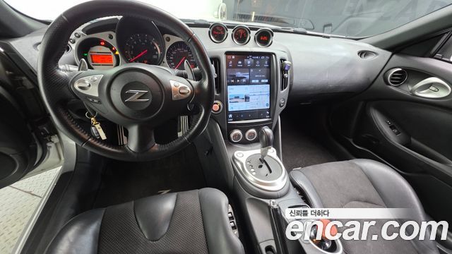 Nissan 370Z — interior