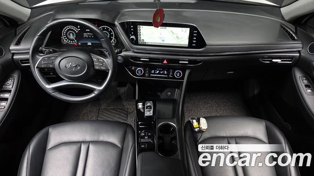 Hyundai Sonata — interior