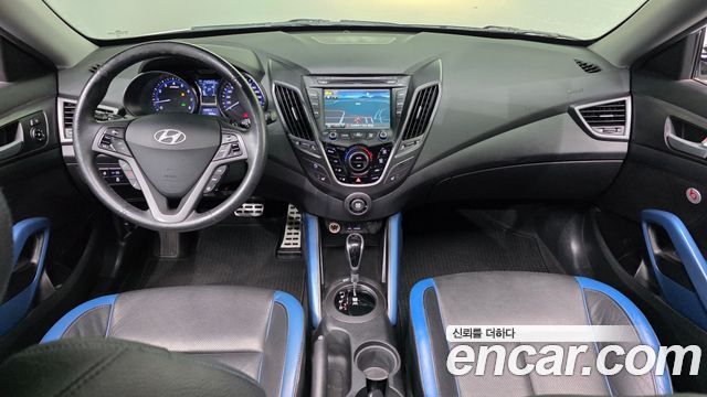Hyundai Veloster — interior
