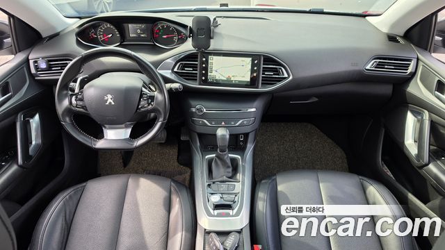 Peugeot 308 — interior