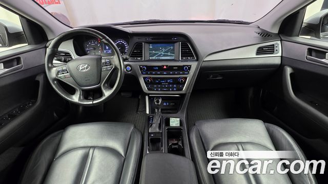 Hyundai Sonata — interior