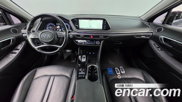 Hyundai Sonata — interior