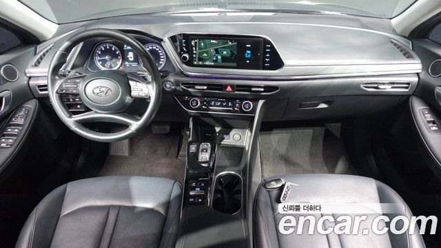Hyundai Sonata — interior