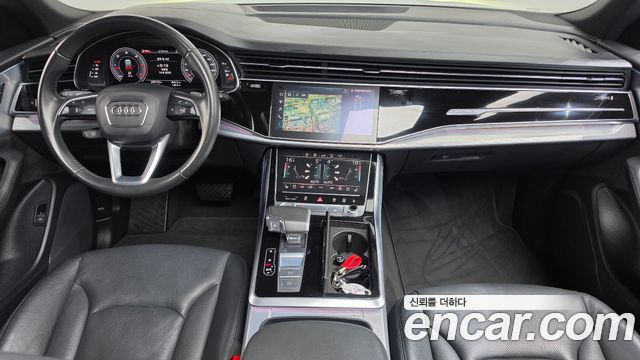 Audi Q8 — interior