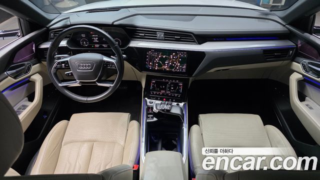 Audi e-tron — interior