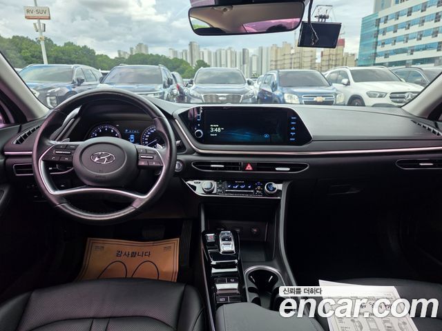 Hyundai Sonata — interior