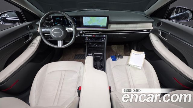 Hyundai Sonata — interior