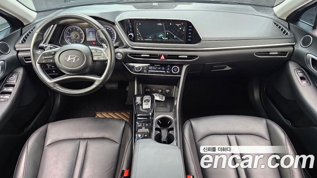 Hyundai Sonata — interior