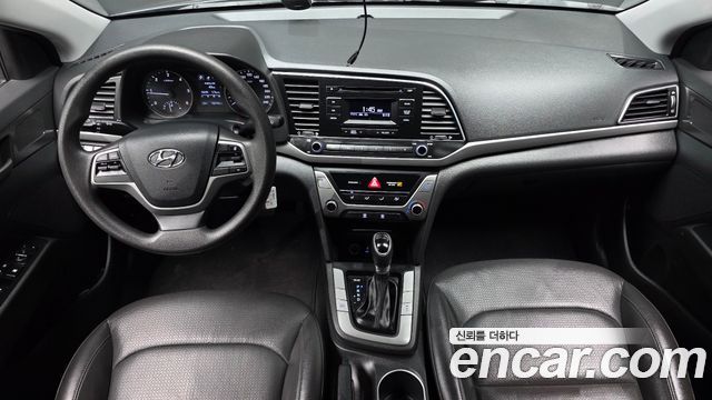 Hyundai Avante — interior