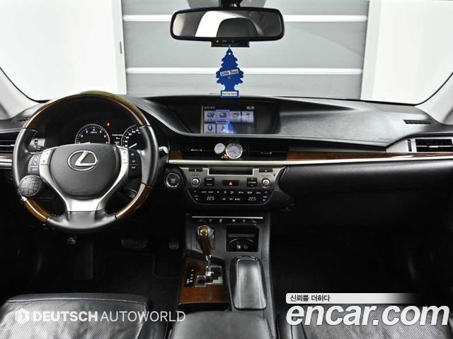 Lexus ES — interior