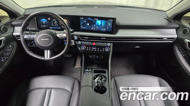 Hyundai Sonata — interior