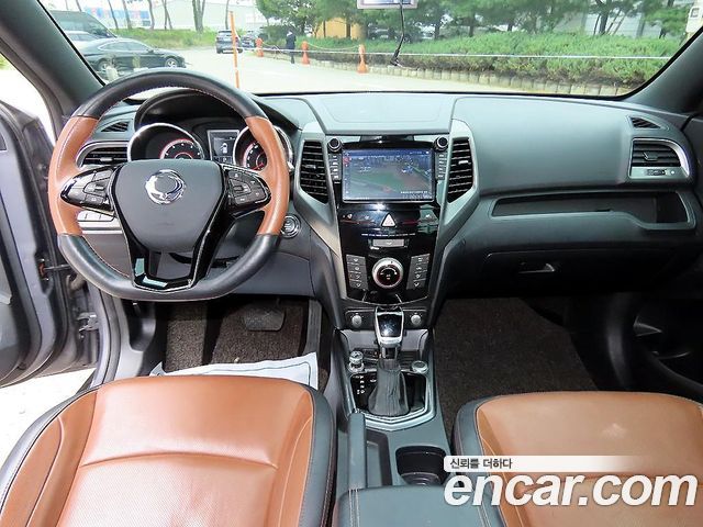 KG Mobility Tivoli — interior