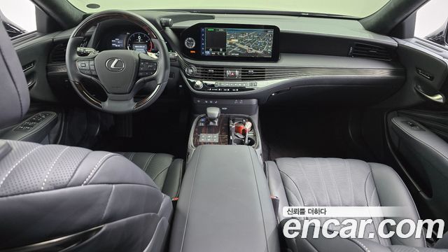 Lexus LS — interior