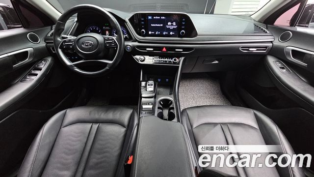 Hyundai Sonata — interior