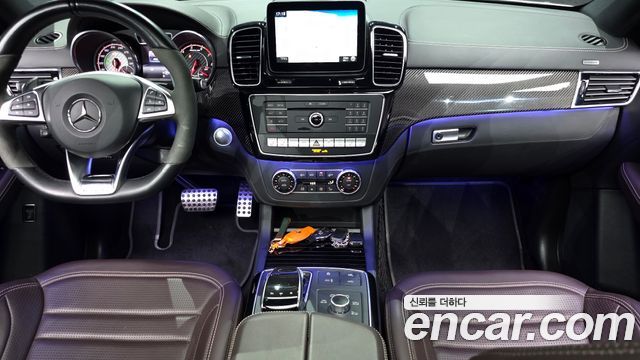 Mercedes-Benz GLE-Class — interior