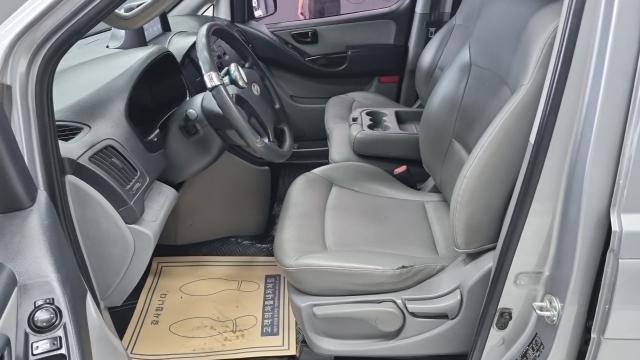 Hyundai Starex — interior