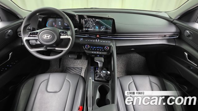 Hyundai Avante — interior