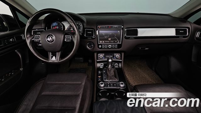Volkswagen Touareg — interior
