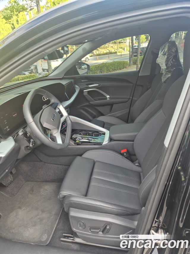Audi Q5 — interior