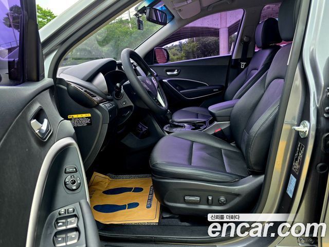 Hyundai Santa Fe — interior