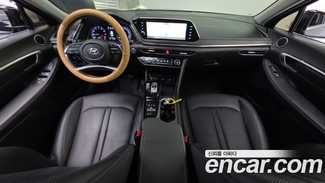 Hyundai Sonata — interior