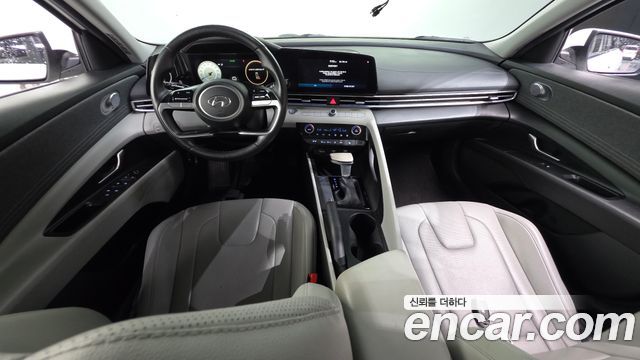 Hyundai Avante — interior