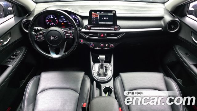 Kia K3 — interior