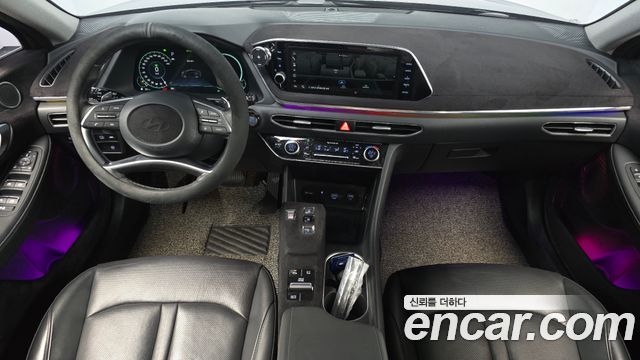Hyundai Sonata — interior