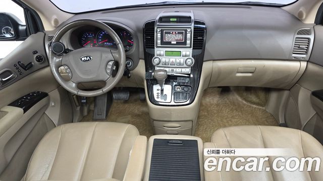Kia Carnival — interior