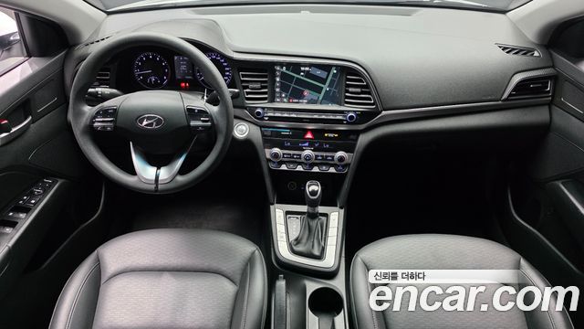 Hyundai Avante — interior