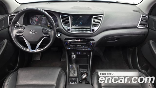Hyundai Tucson — interior