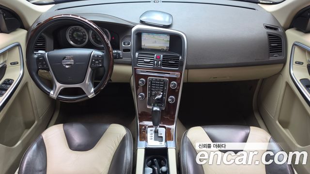 Volvo XC60 — interior