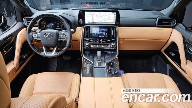 Lexus LX — interior
