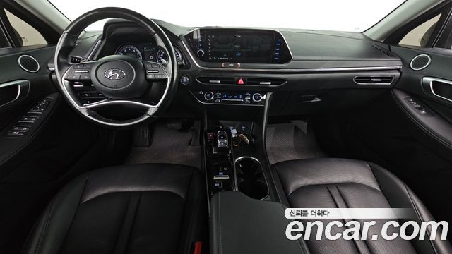 Hyundai Sonata — interior