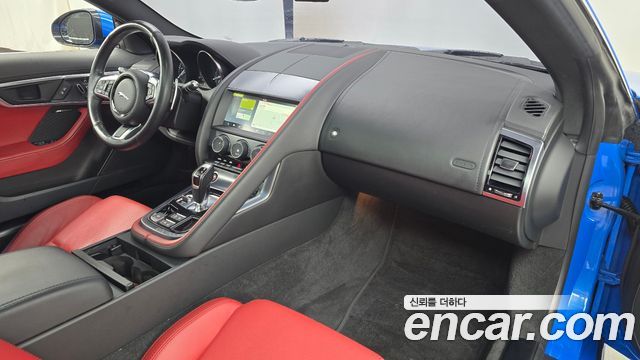 Jaguar F-Type — interior