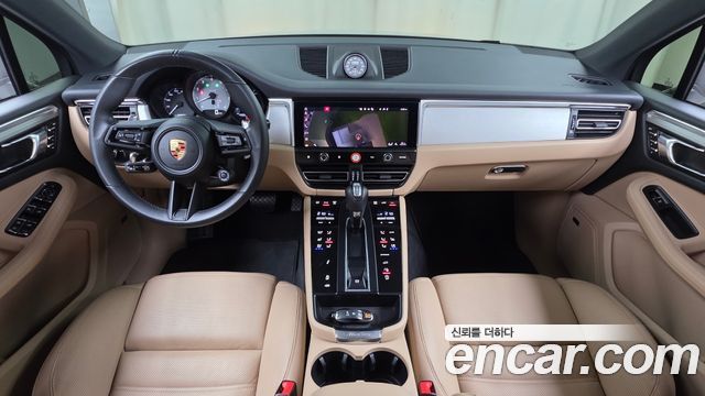Porsche Macan — interior