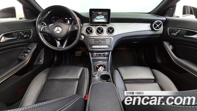 Mercedes-Benz CLA-Class — interior