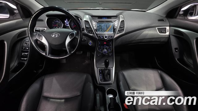 Hyundai Avante — interior