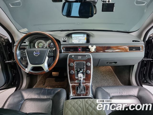 Volvo S80 — interior