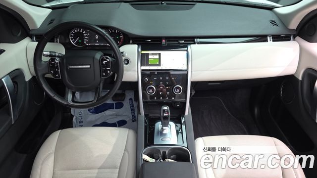 Land Rover Discovery Sport — interior