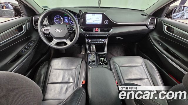 Hyundai Grandeur — interior