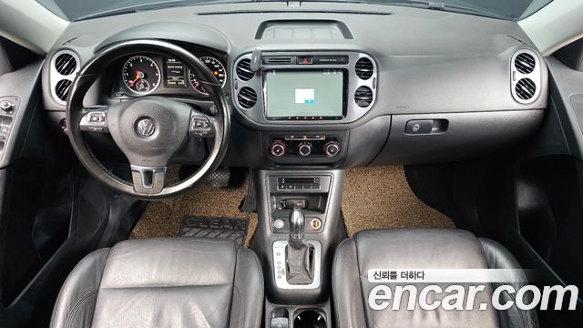 Volkswagen Tiguan — interior