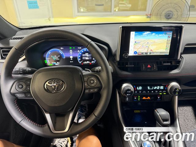 Toyota RAV4 — interior
