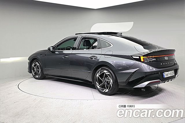 Hyundai Sonata — interior