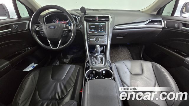 Ford Mondeo — interior