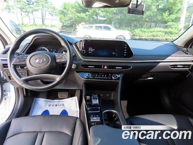 Hyundai Sonata — interior
